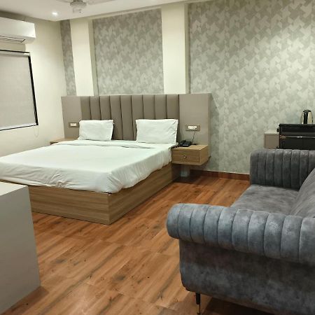 Hotel Sharma Regency Лакнау Екстериор снимка