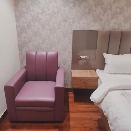 Hotel Sharma Regency Лакнау Екстериор снимка