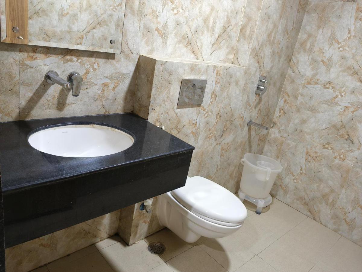 Hotel Sharma Regency Лакнау Екстериор снимка