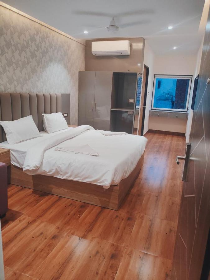 Hotel Sharma Regency Лакнау Екстериор снимка