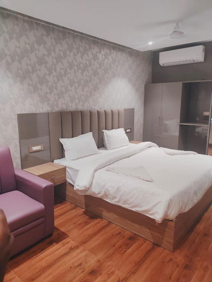 Hotel Sharma Regency Лакнау Екстериор снимка