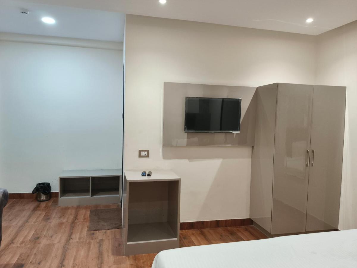 Hotel Sharma Regency Лакнау Екстериор снимка